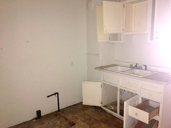 5th image of 2630 Poland St