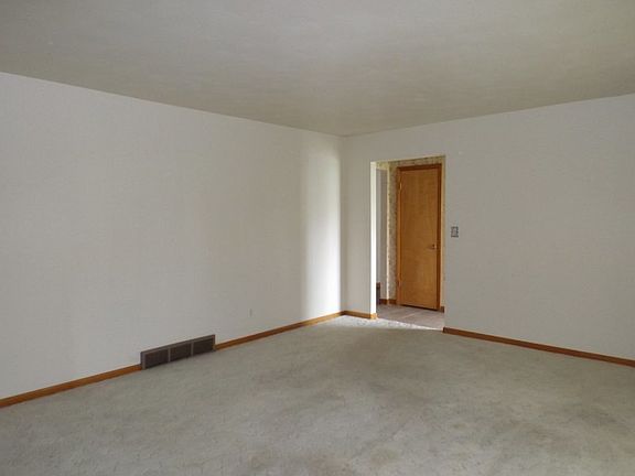 5th image of 1006 Selmi Ln