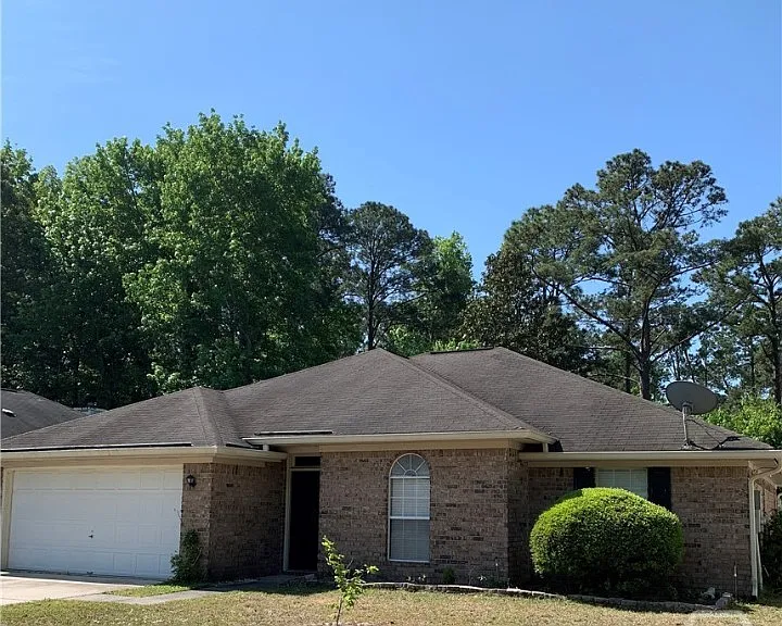 114 Chapel Dr — Photo 1