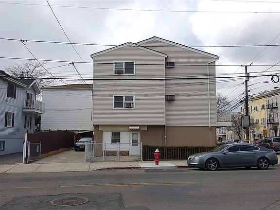 2nd image of 117 Saint Pauls Ave