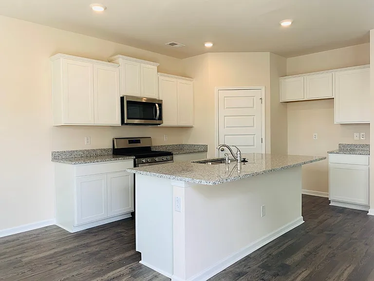 49 Lauritsen Way — Photo 9
