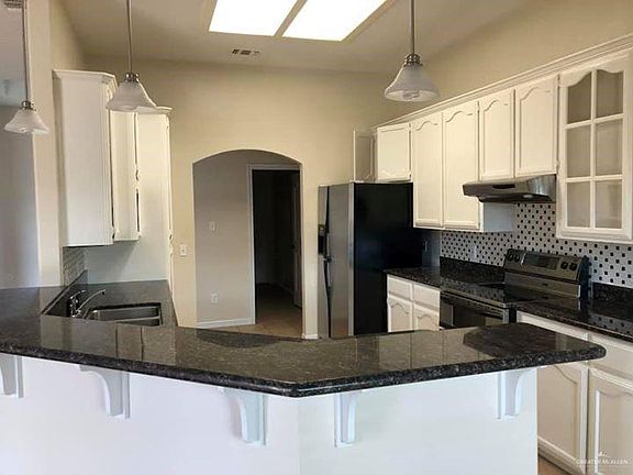 5th image of 2705 Greenbriar Dr
