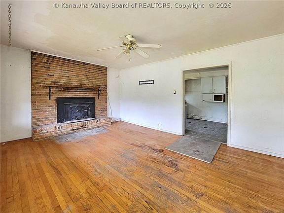 3rd image of 114 W Virginia St