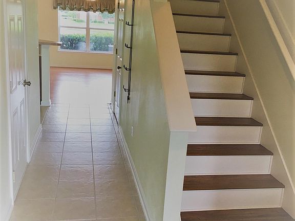 Foyer/Staircase