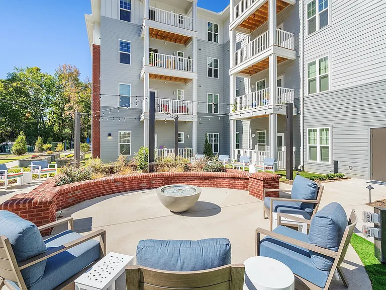 Outdoor Dining and Firepit