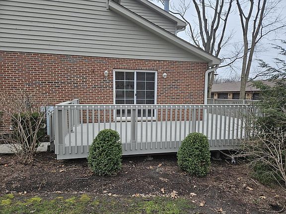 3rd image of 105 Willow Creek Ln