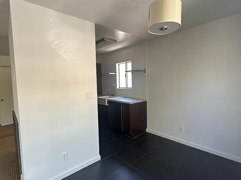 1421 Amherst Ave #5 — Photo 4