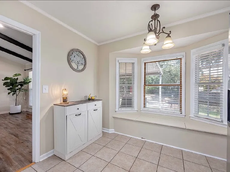 1504 Melanie Ln — Photo 17