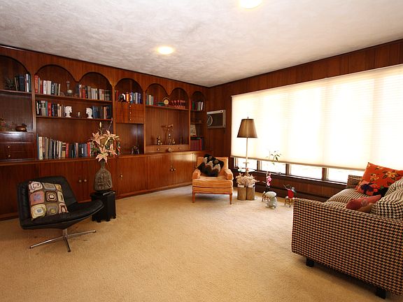 5th image of 32 Ferris Dr