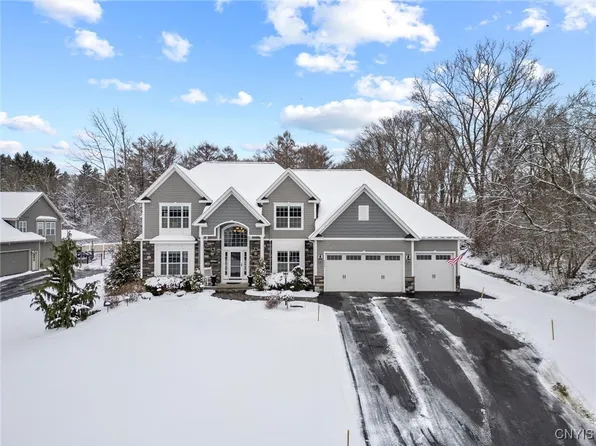 4373 Chickadee Cir, Syracuse, NY 13215