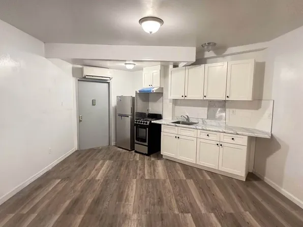 1086 Broadway image 1 of 8