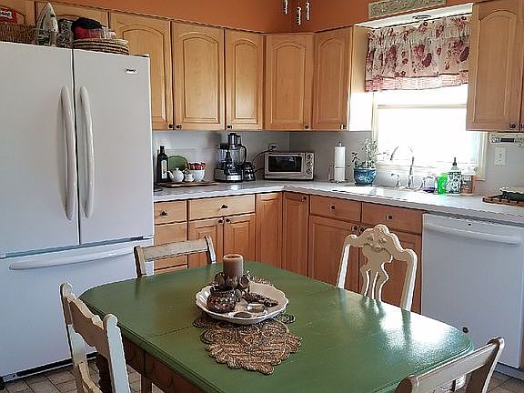 4th image of 215 Campagnoli Ave