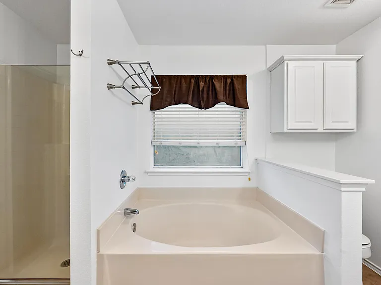 614 Douglas Dr — Photo 17