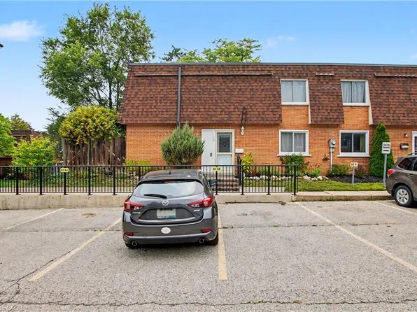 120 Country Club Dr #58, Guelph, ON N1E 3K7
