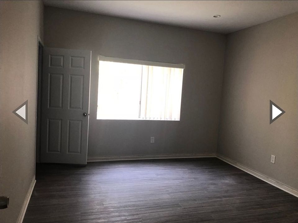 1st image of 125.5 N Doheny Dr #306