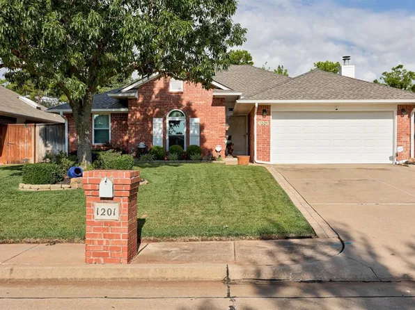 1201 Blue Ridge Dr, Edmond, OK 73003