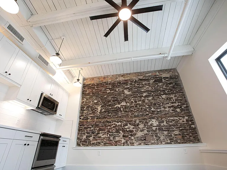 411 W Portage Ave #5 — Photo 23