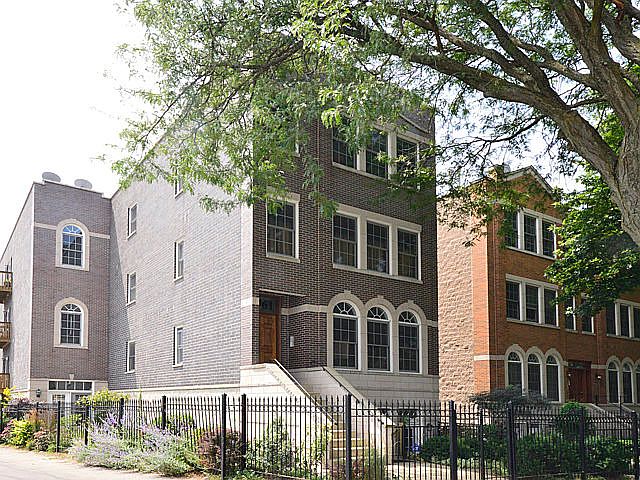 1st image of 1761 W Morse Ave APT 1S