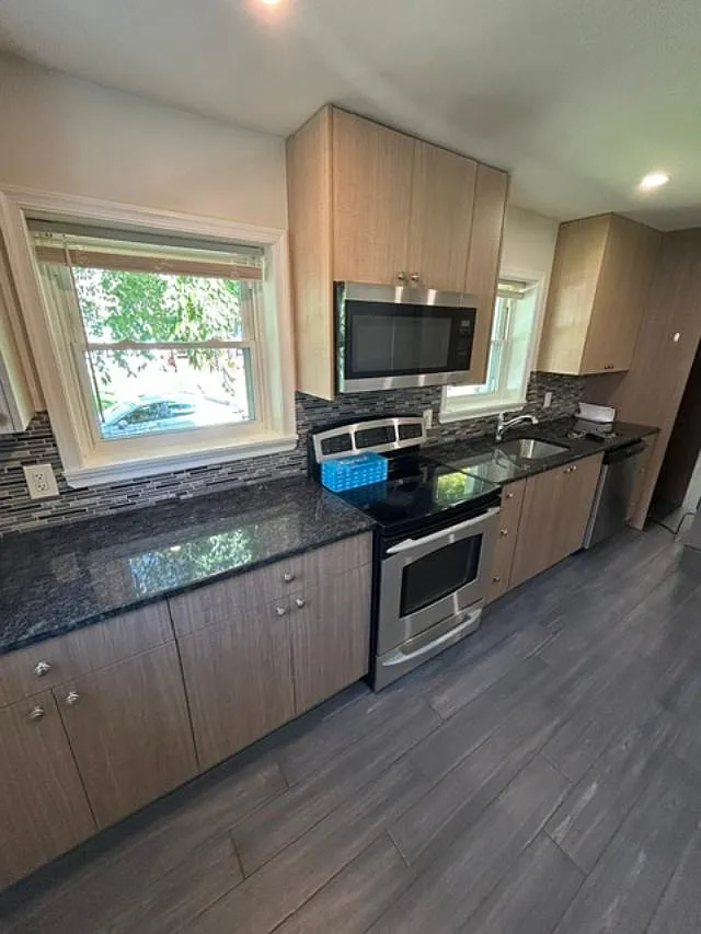 4 bed, 2400 sqft, $3,000 — Photo 4