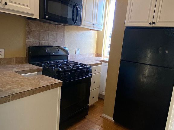2nd image of 123 Frontier Dr #B