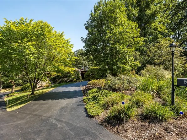 26 Creekwood Ln, Saint Louis, MO 63124