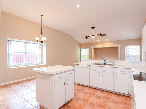 4th image of 2602 Freeland Dr