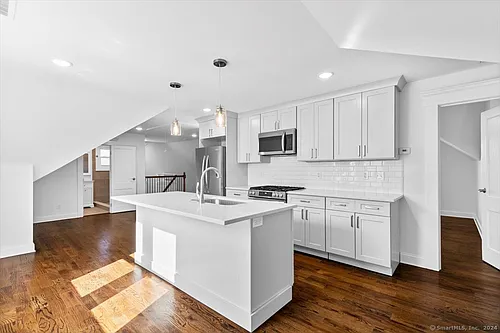 954 Elm St #3 Photo 1