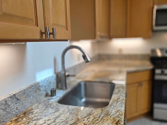 5th image of 3130 Broderick St #1
