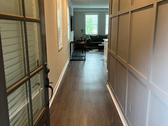 2nd image of 2956 Edgemont Ln SW