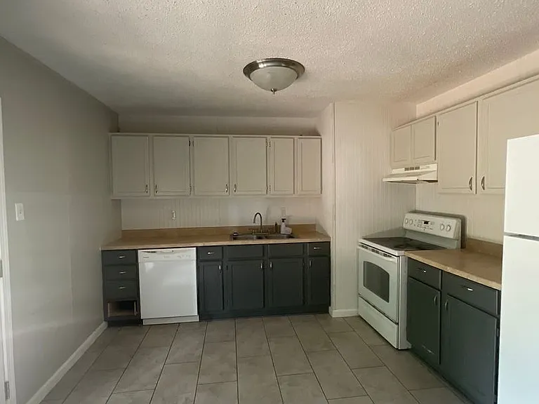 114 Powell Dr — Photo 6