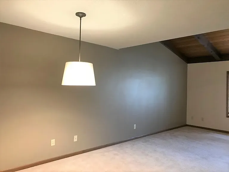 408 Holly Ln — Photo 4