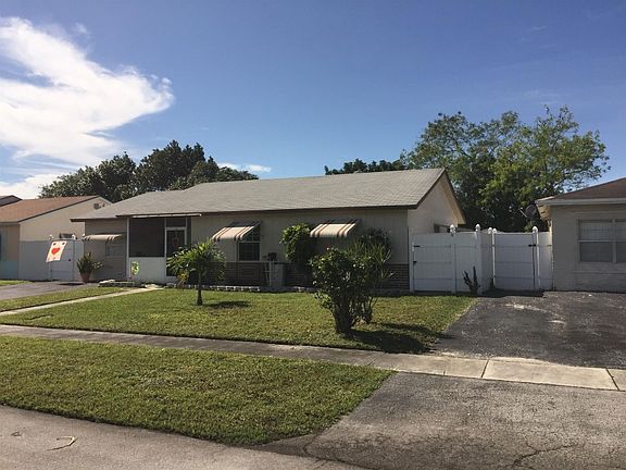 4th image of 306 SW 78th Ter