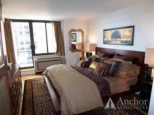 Rented by Anchor Associates | media 19