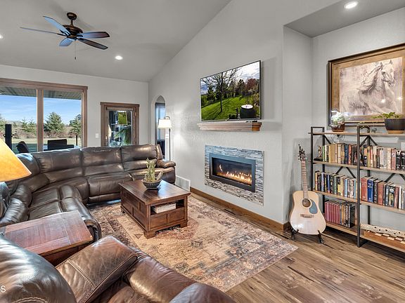 3rd image of 2440 Roberta Dr N