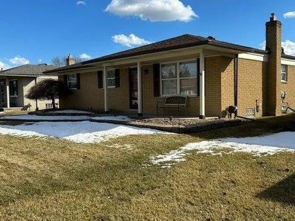 17816 Kuecken St, Clinton Township, MI 48038