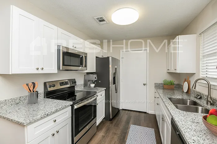 623 Allencrest Dr — Photo 2