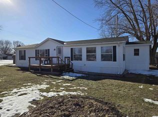 115 W 1st St, Versailles, IL 62378