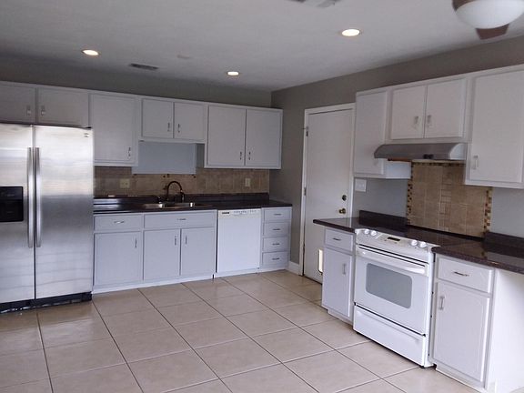 3rd image of 7711 Mellowday Dr