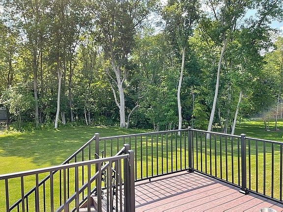 3rd image of 752 Silver Maple Dr