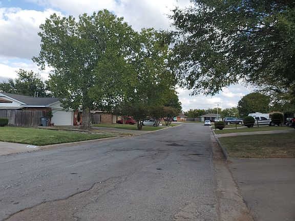 4th image of 5709 NW Cedarwood Dr