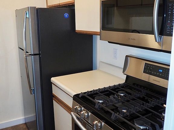 3rd image of 23 Greenwich Ave #2C