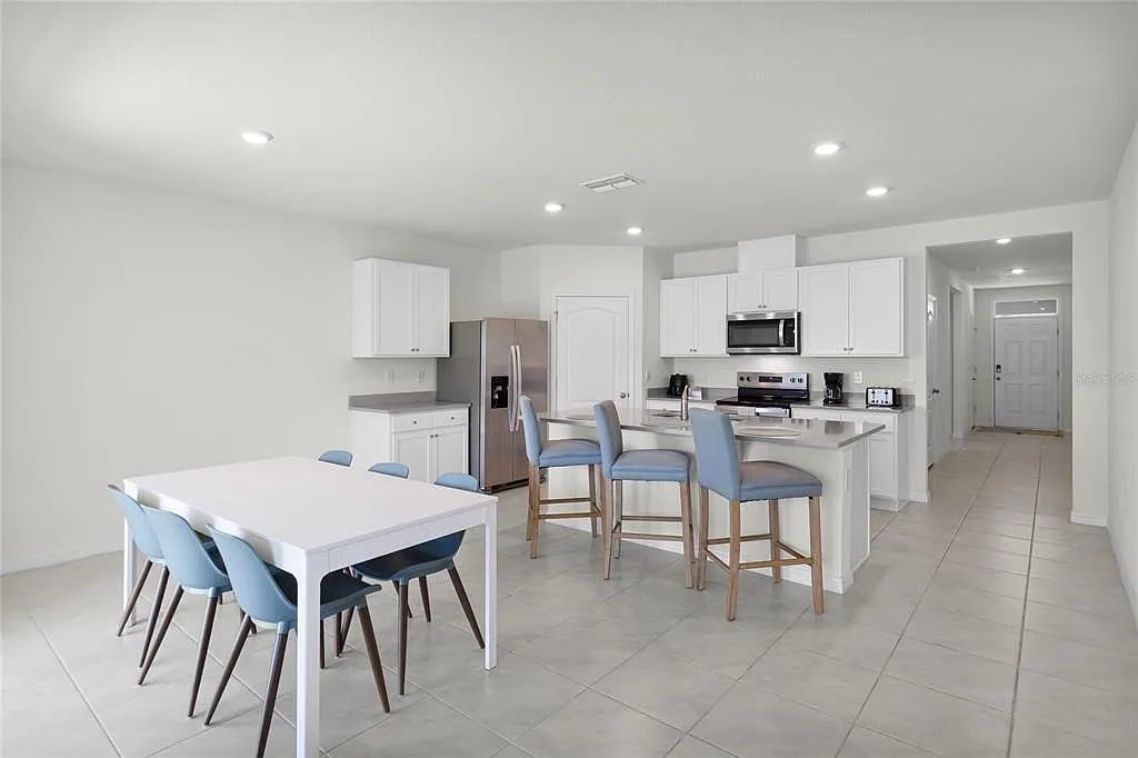 4 bed, 2.0 bath, 1882 sqft, $2,250 — Photo 4