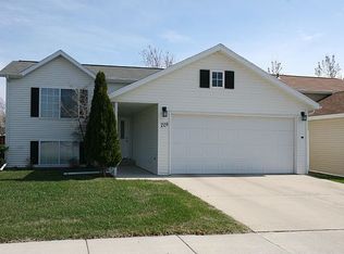 728 51st St S, Fargo, ND 58103