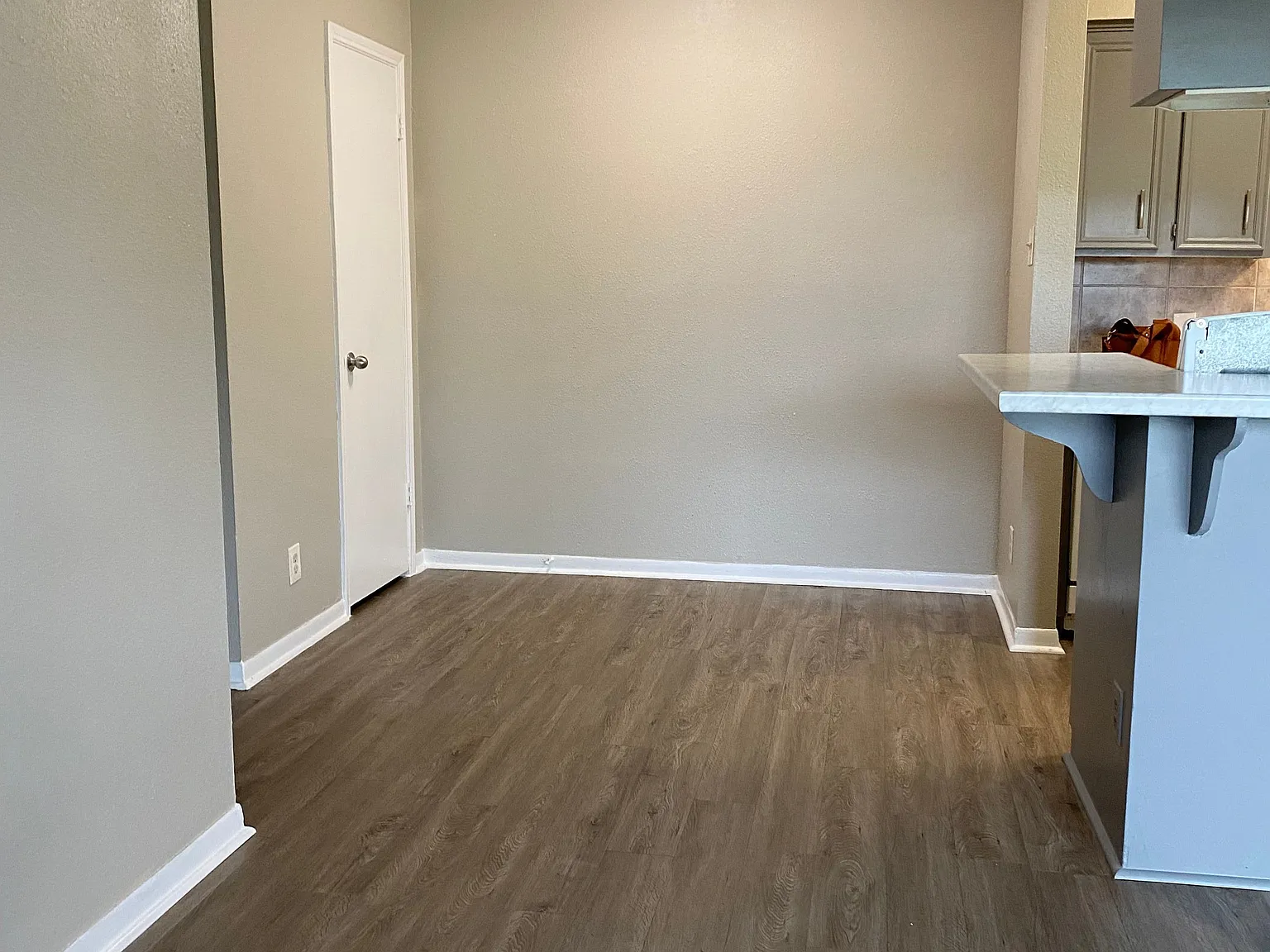 2 bed, 1.0 bath, 795 sqft, $1,275 — Photo 2