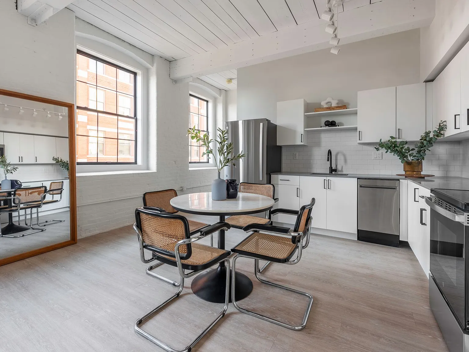 Essex St. Lofts — Photo 2