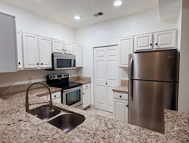 4545 Wheaton Dr #D370 — Photo 4
