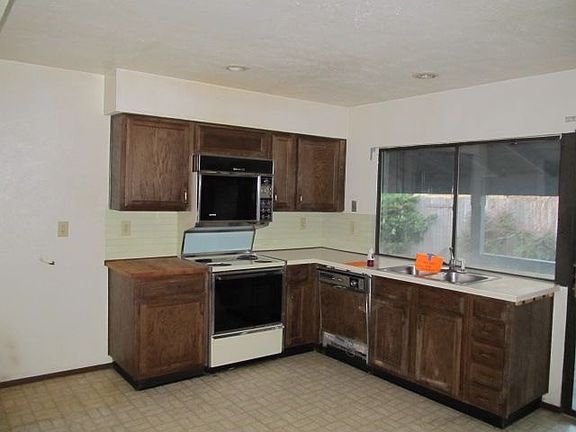 5th image of 3050 San Diego Dr