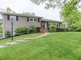 9 Woodfield Dr, Whippany, NJ 07981