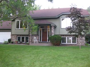 1525 Knoll Dr, Shoreview, MN 55126