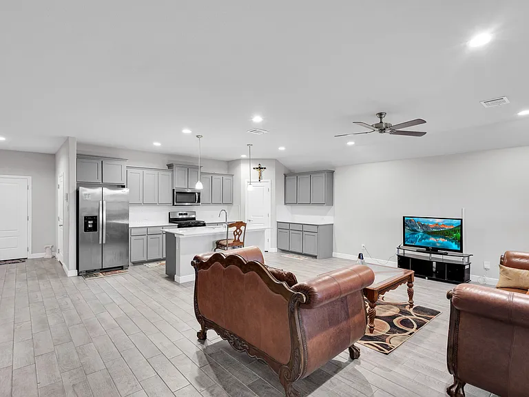 1221 Rolling Meadows Dr — Photo 14
